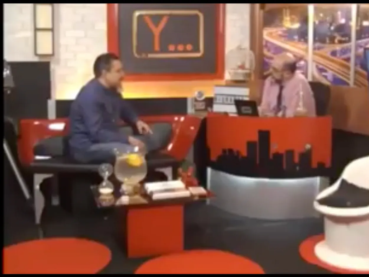 Entrevista en la tele.