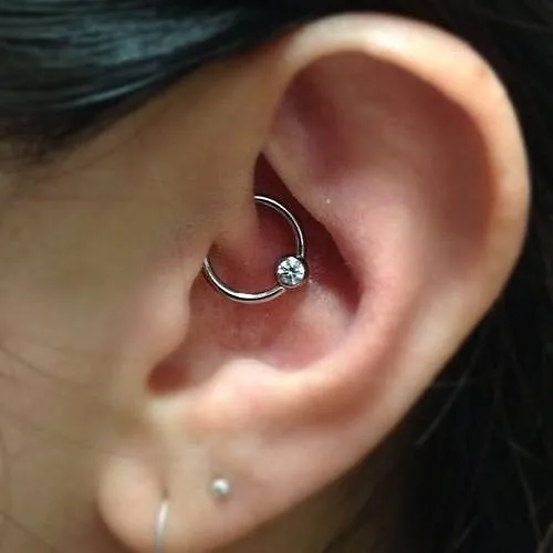 Piercing Daith, el piercing para las Migrañas.